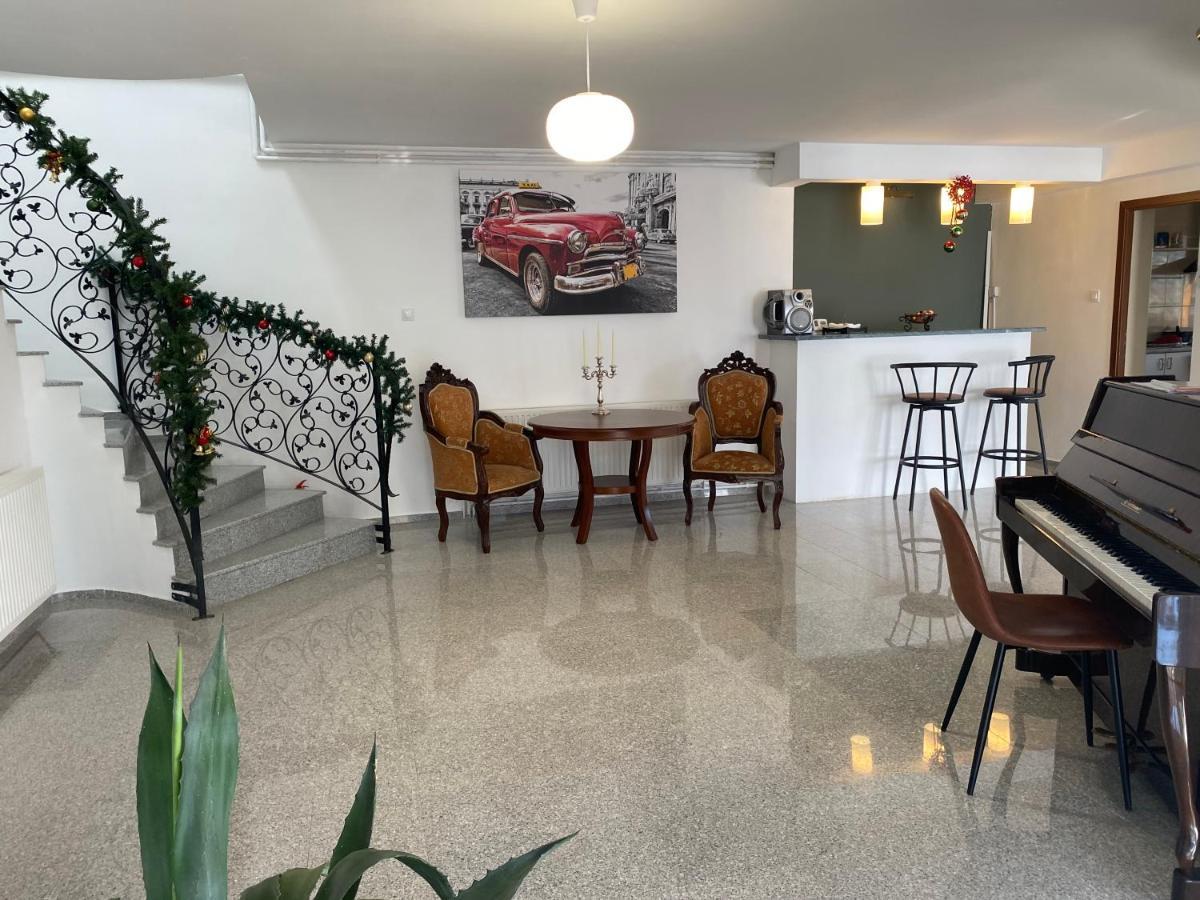Budux Delux Vila Sacele Exterior photo