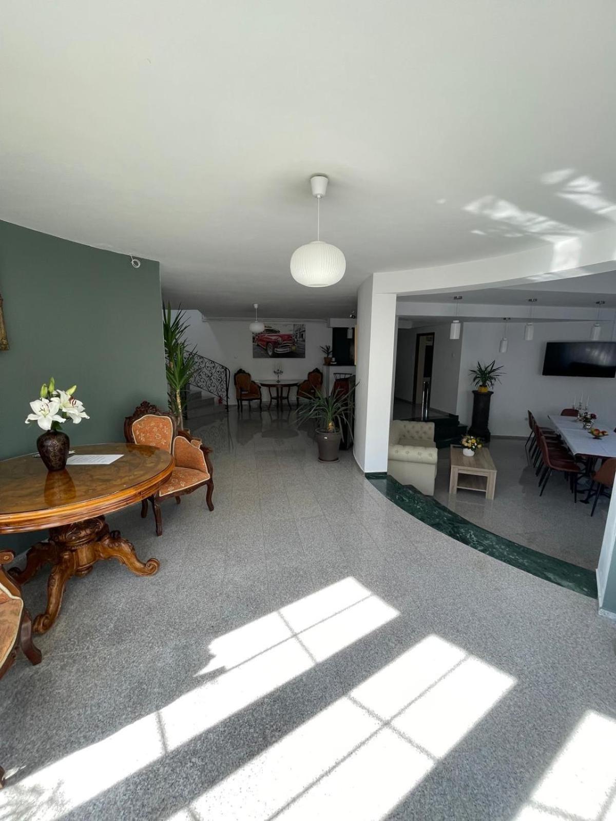 Budux Delux Vila Sacele Exterior photo