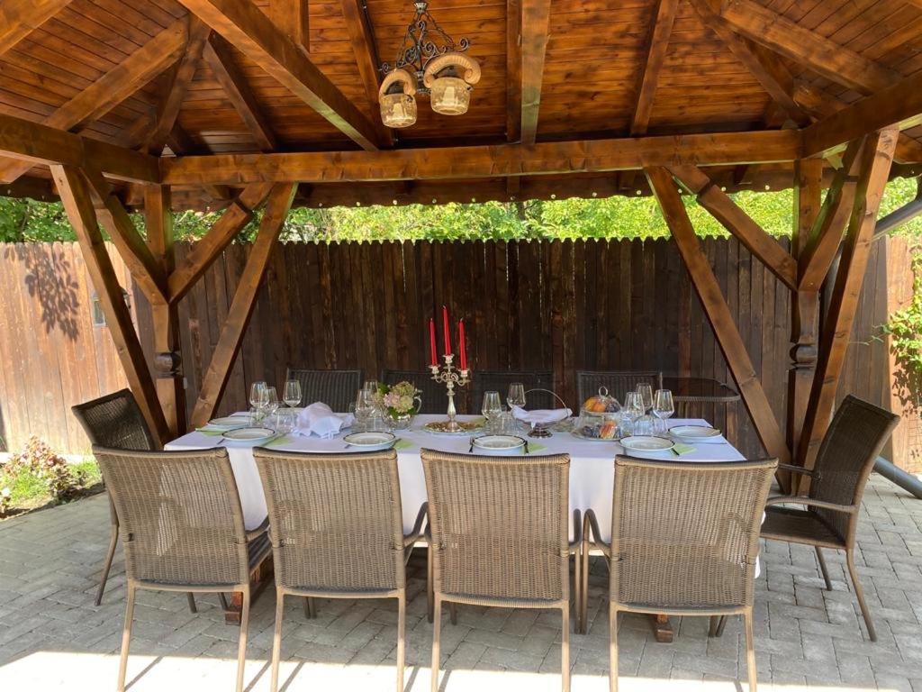 Budux Delux Vila Sacele Exterior photo